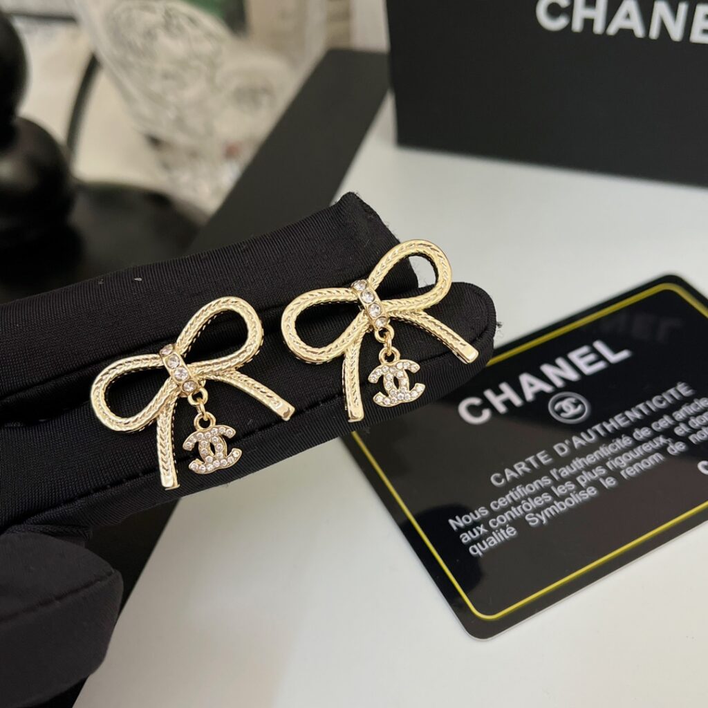 Designer Ring editorial product context 2