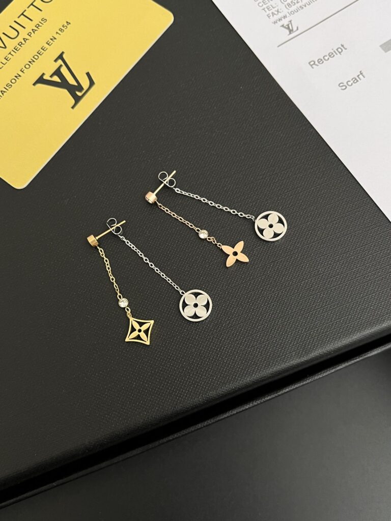 Designer Ring editorial product context 3