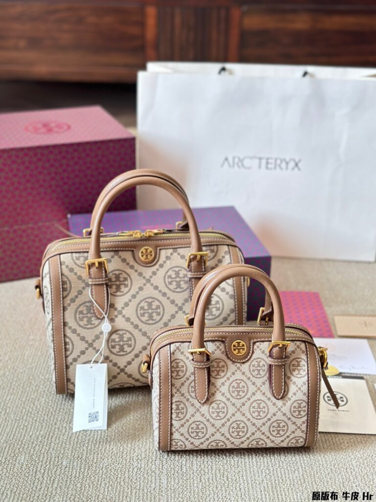 Designer Monogram 26 Small Leather Bag 19 cm editorial product context 1