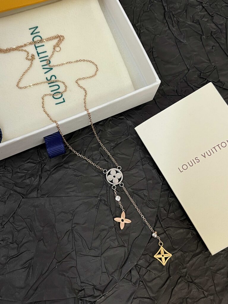 Designer Necklace editorial product context 1