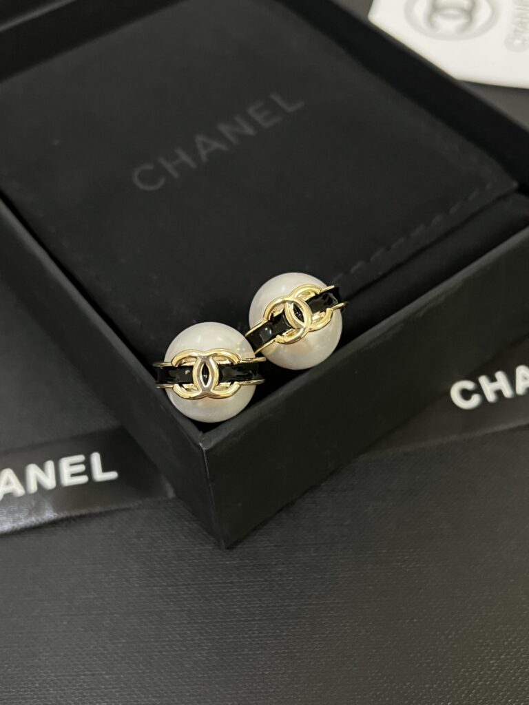 Designer Ring editorial product context 1