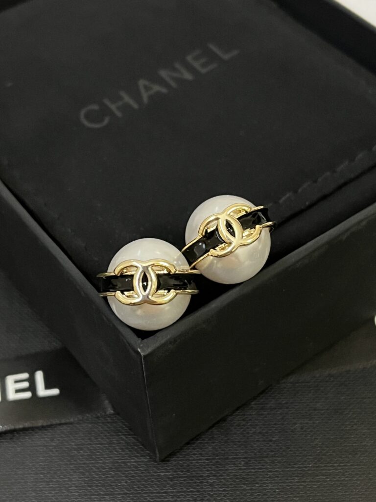 Designer Ring editorial product context 2