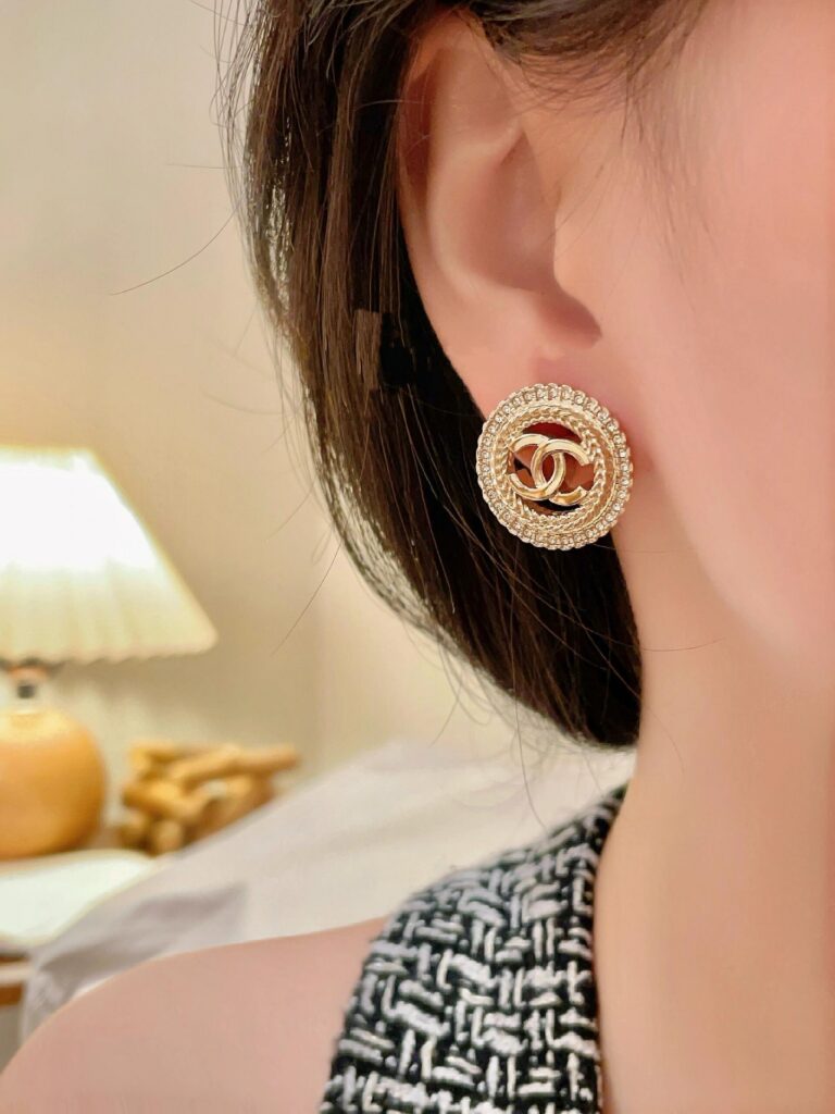Designer Ring editorial product context 2