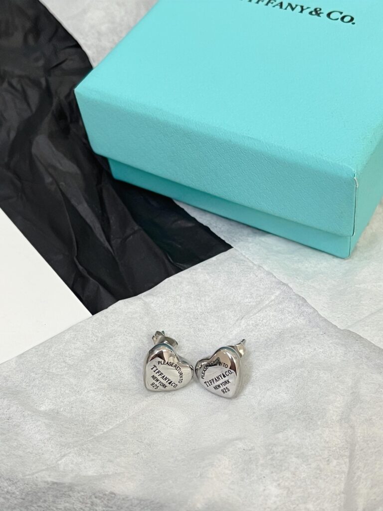 Designer Ring editorial product context 3