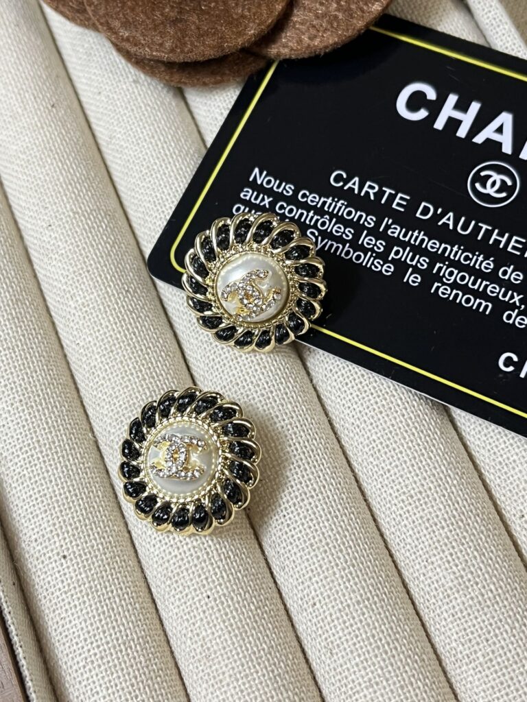 Designer Ring editorial product context 1