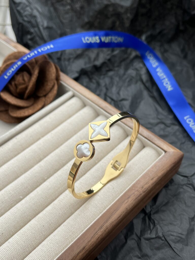 Designer S423 Bracelet editorial product context 3