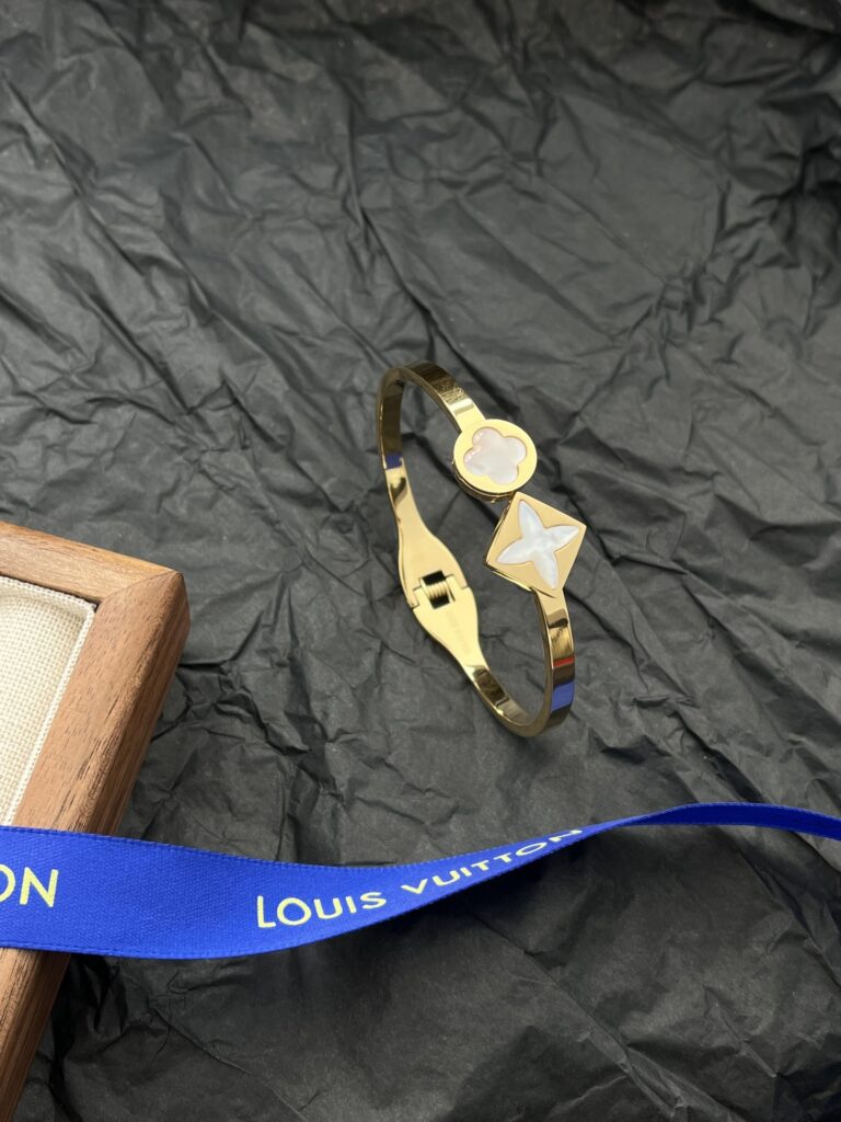 Designer S423 Bracelet editorial product context 2