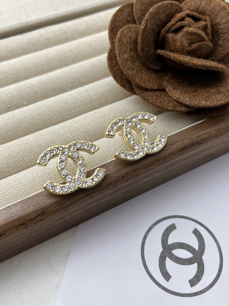Designer Ring editorial product context 2