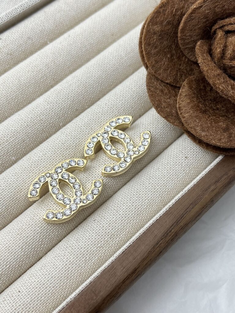 Designer Ring editorial product context 1
