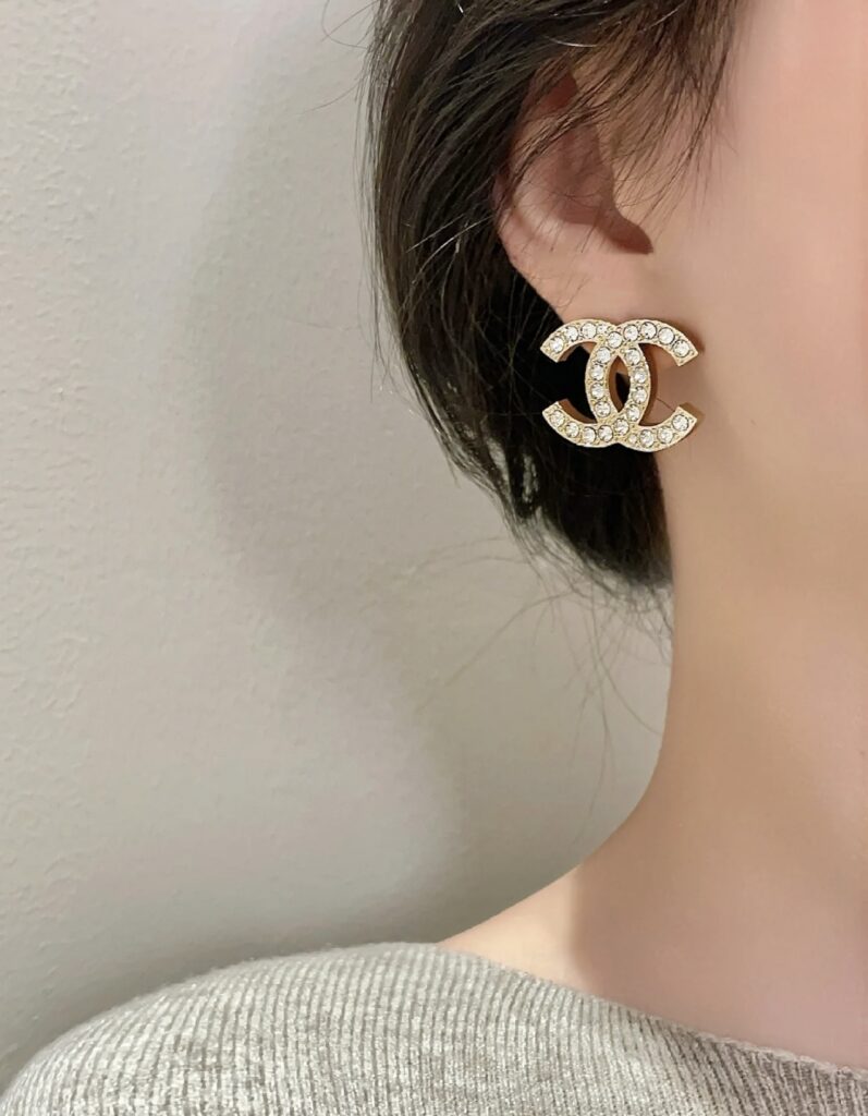 Designer Ring editorial product context 3