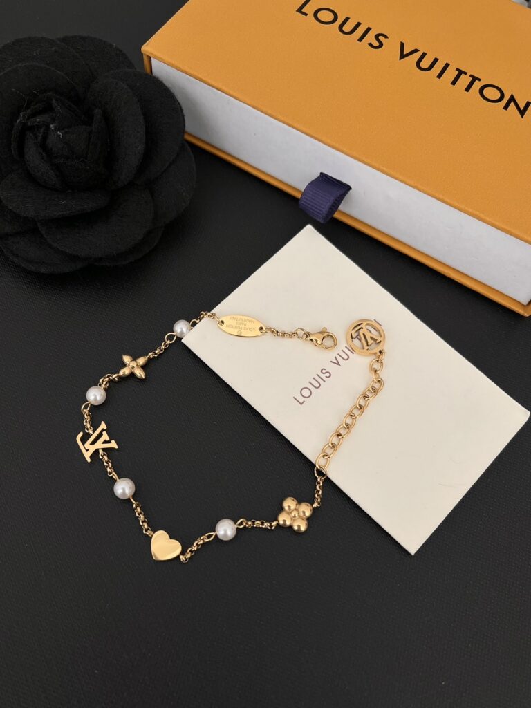 Designer L171 Bracelet editorial product context 1