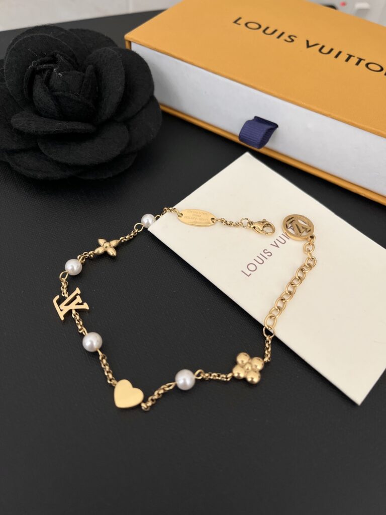 Designer L171 Bracelet editorial product context 2