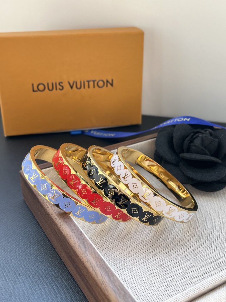Designer S424 Bracelet editorial product context 1