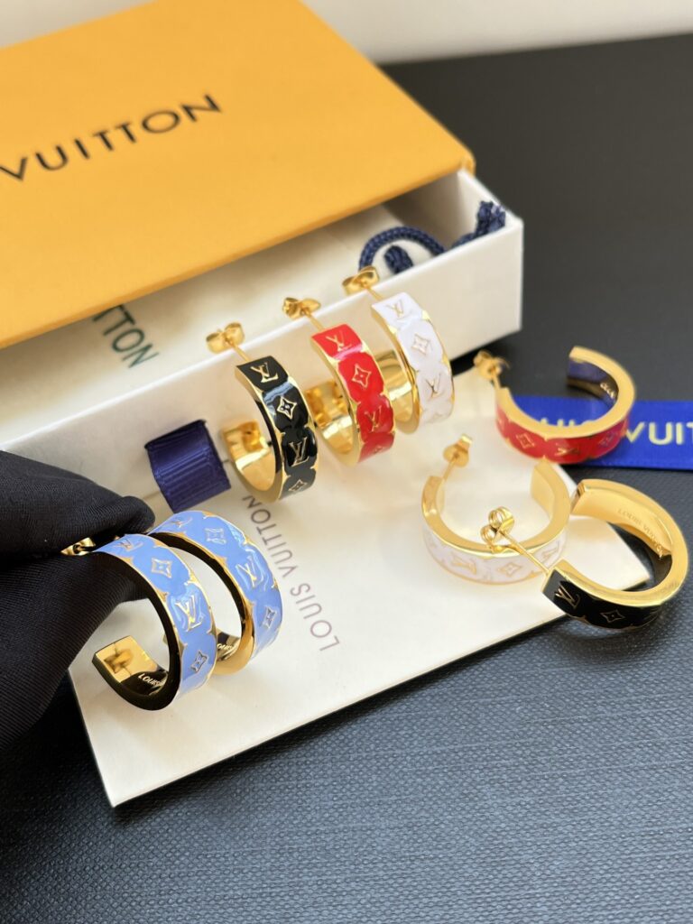 Designer Ring editorial product context 1