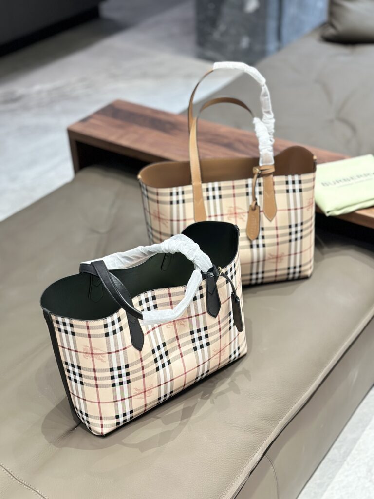 Burberry Black Tote Bag 35 cm editorial product context 1