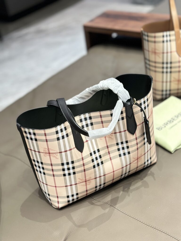 Burberry Black Tote Bag 35 cm editorial product context 3