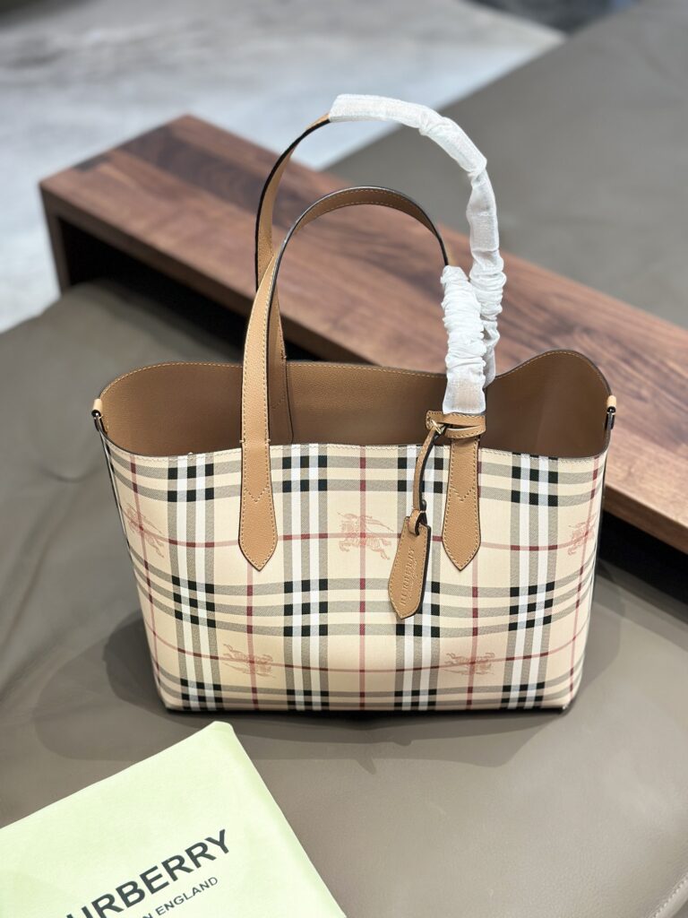 Burberry Black Tote Bag 35 cm editorial product context 2