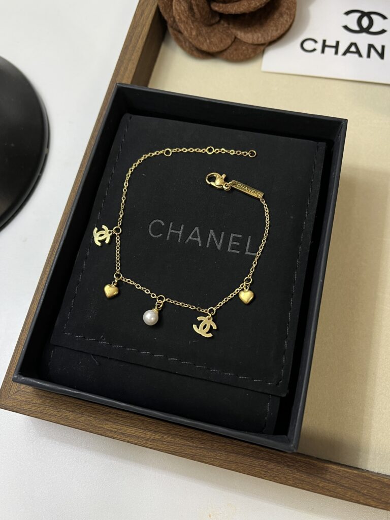 Designer L172 Bracelet editorial product context 2