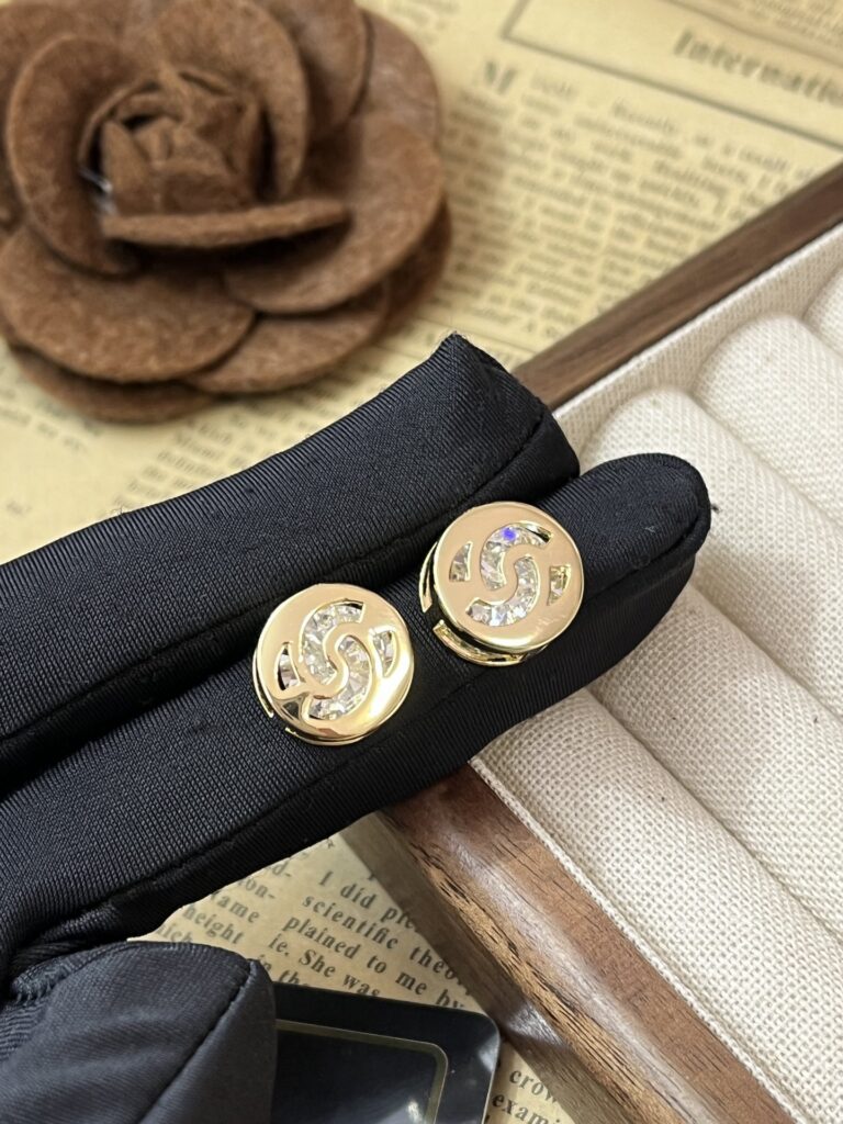 Designer Ring editorial product context 1