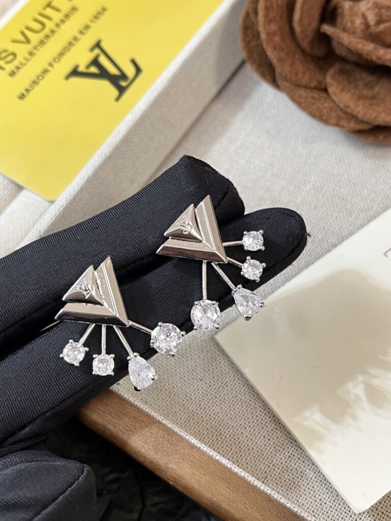 Designer Ring editorial product context 3