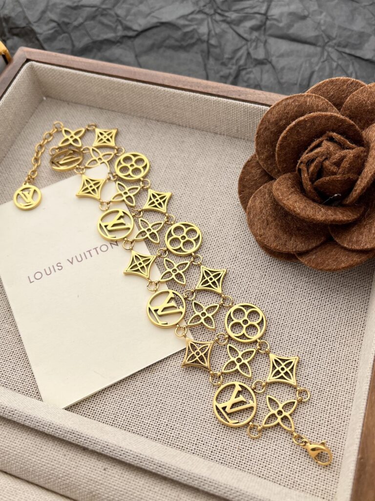 Designer L173 Bracelet editorial product context 1
