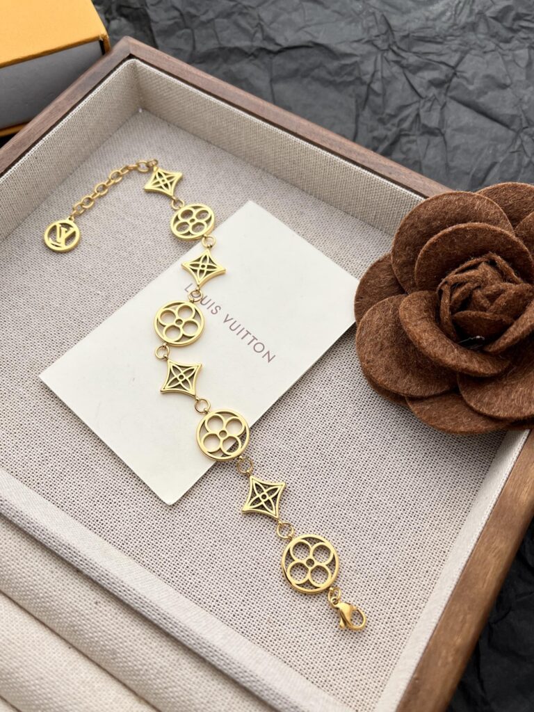 Designer L175 Bracelet editorial product context 1
