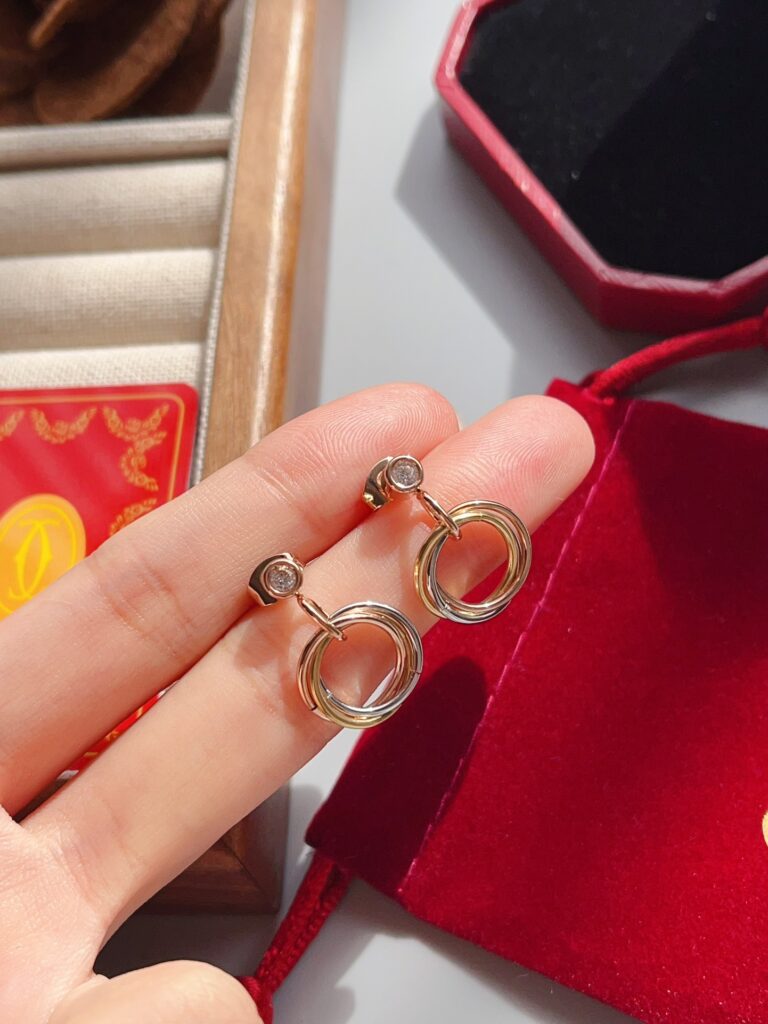 Designer Ring editorial product context 2