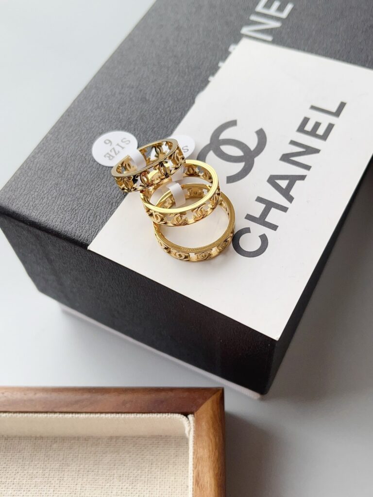 Designer J110 Ring editorial product context 3