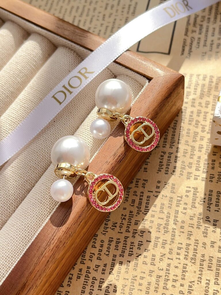 Designer Ring editorial product context 3