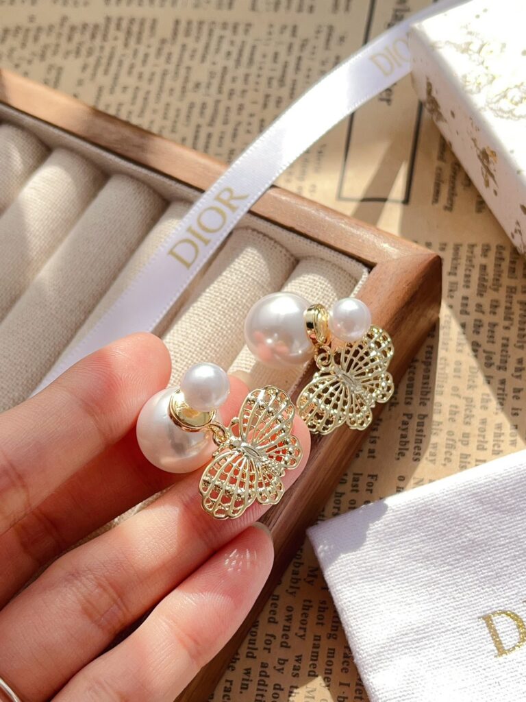 Designer Ring editorial product context 2