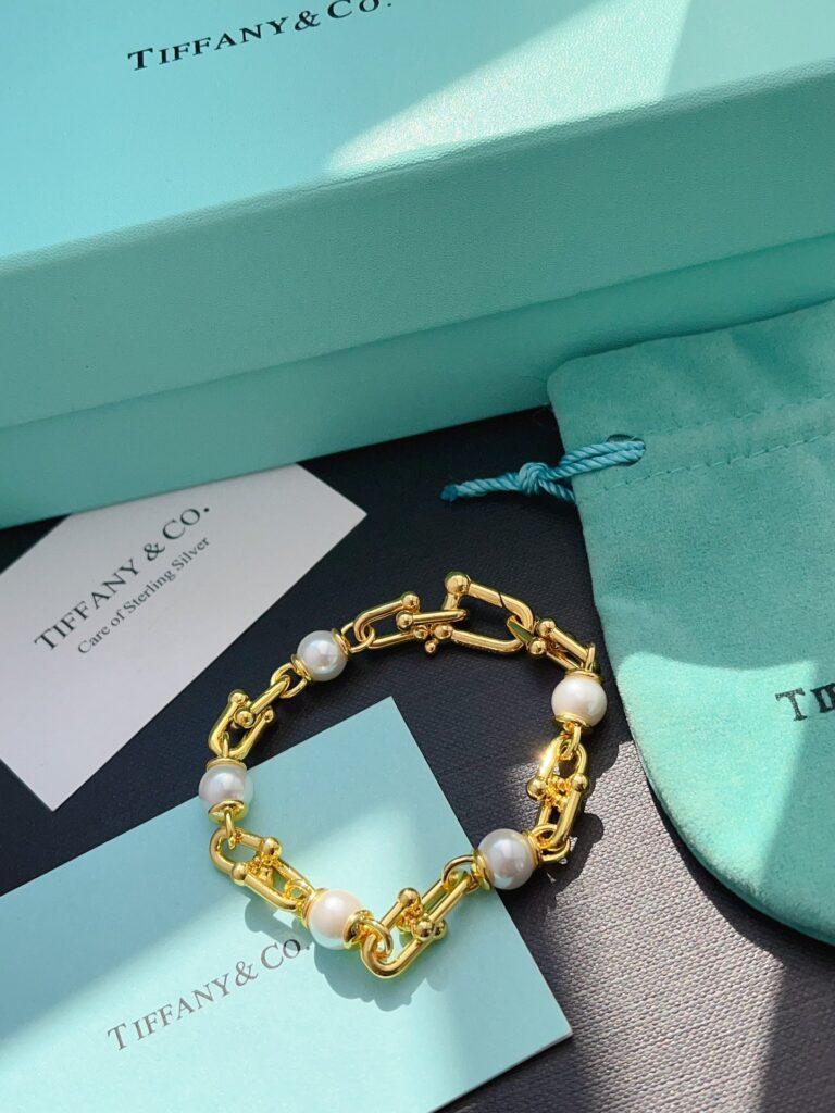 Designer L179 Bracelet editorial product context 1