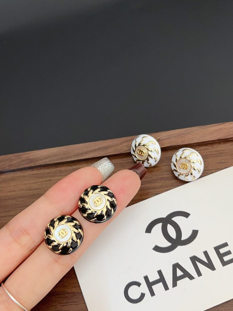 Designer Ring editorial product context 1