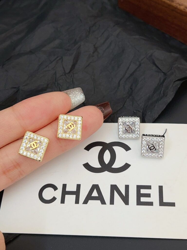 Designer Ring editorial product context 1