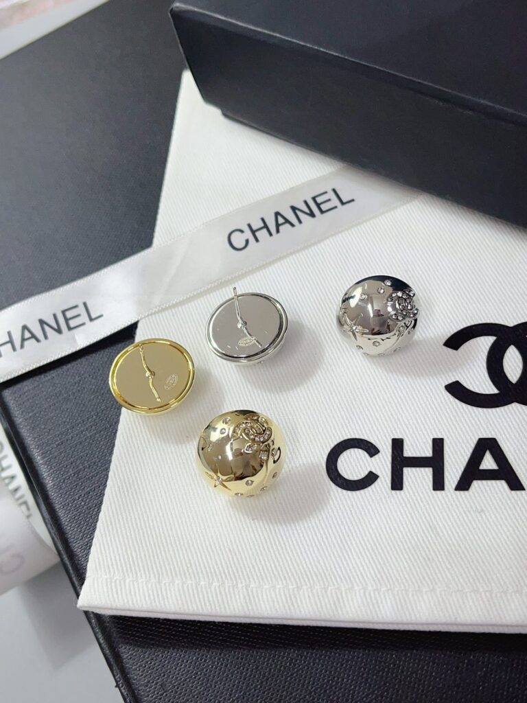 Designer Ring editorial product context 2