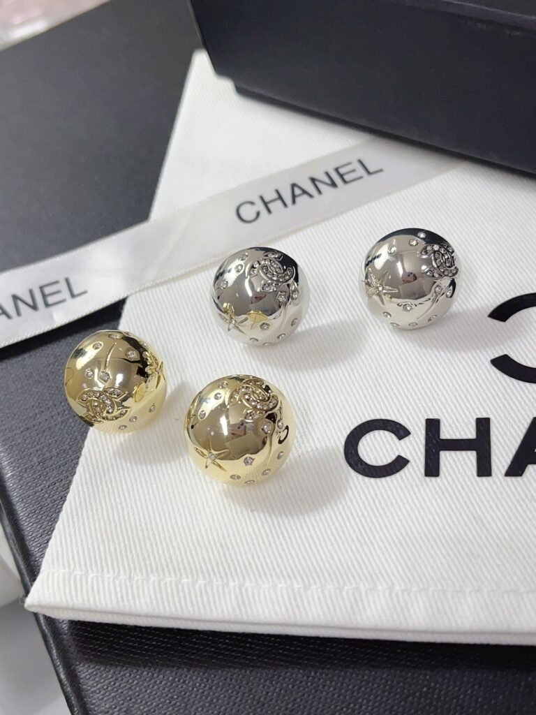 Designer Ring editorial product context 1