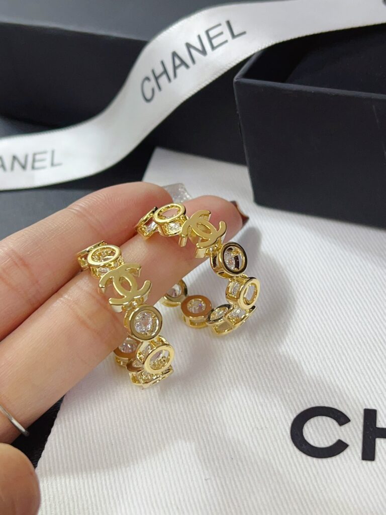 Designer Ring editorial product context 1