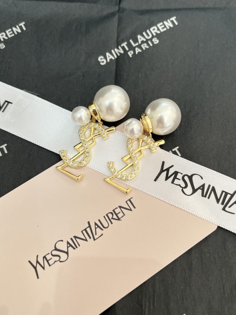 Designer Ring editorial product context 3