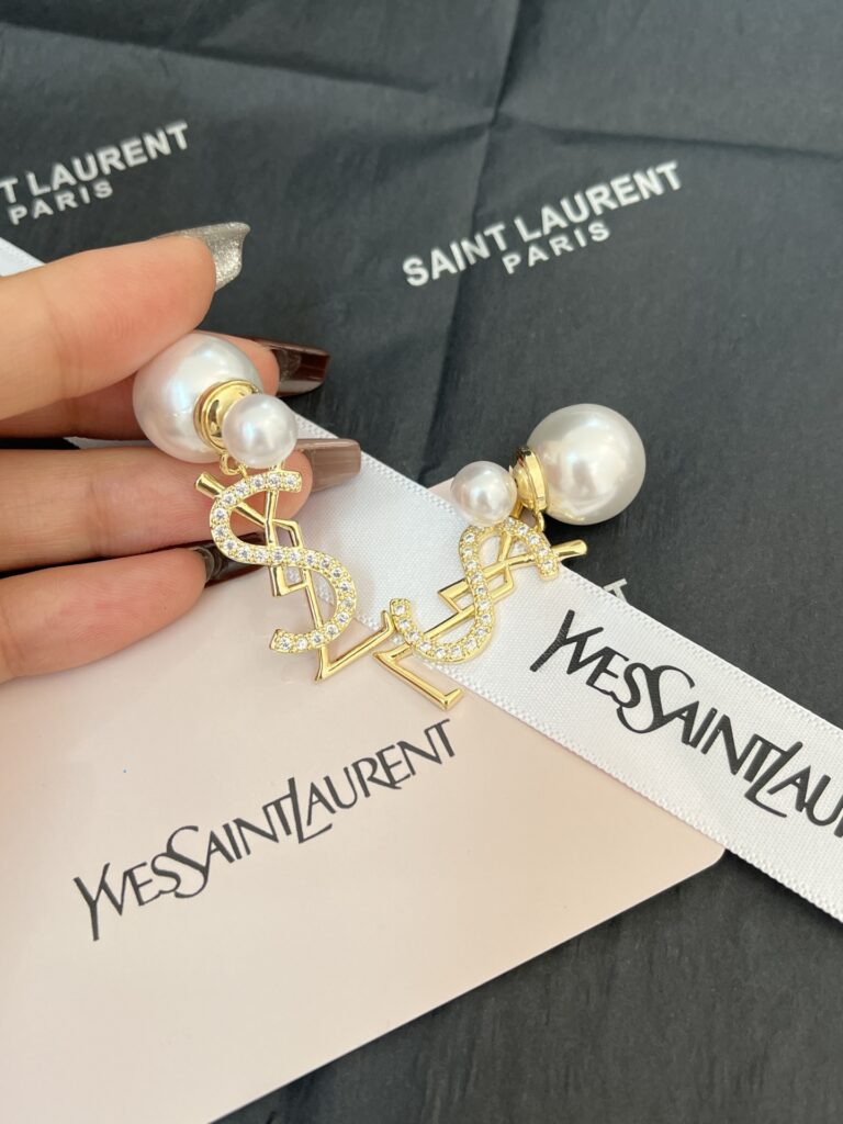 Designer Ring editorial product context 2