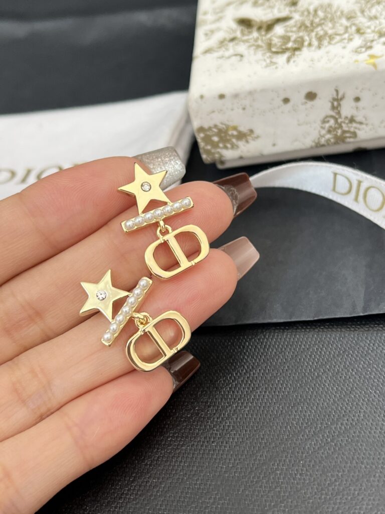 Designer Ring editorial product context 2