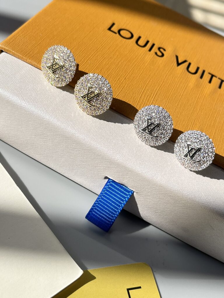 Designer Ring editorial product context 1