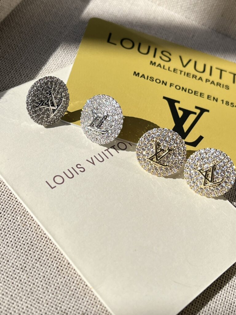Designer Ring editorial product context 2