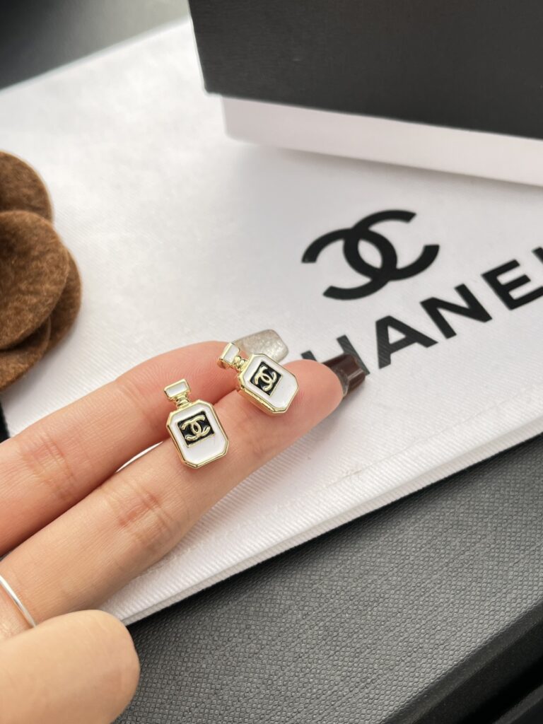Designer Ring editorial product context 2