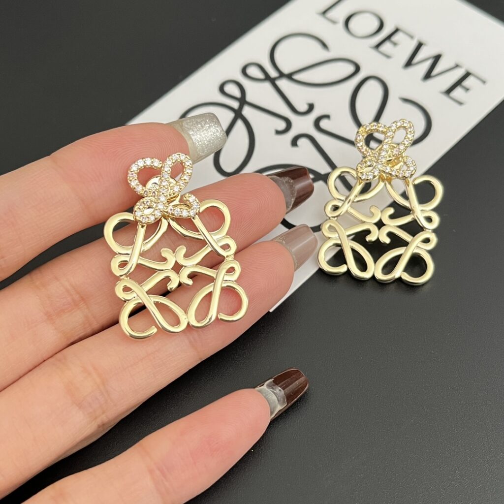 Designer Ring editorial product context 3