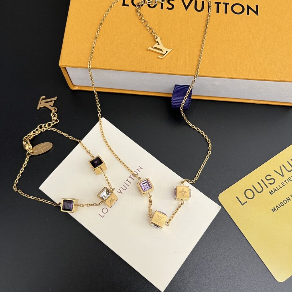 Designer Necklace editorial product context 1