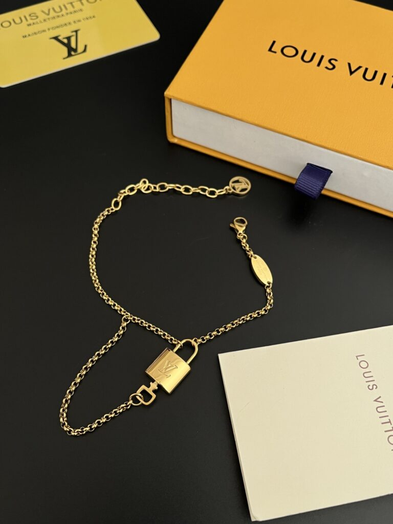 Designer L185 Bracelet editorial product context 2