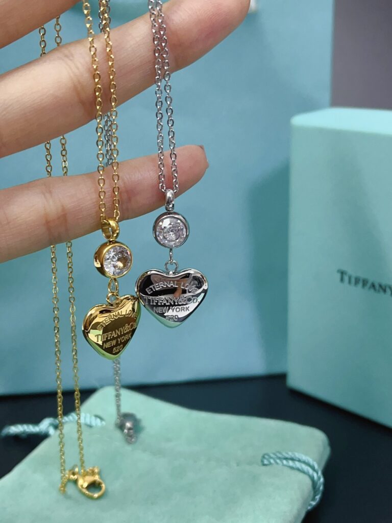 Designer Necklace editorial product context 1
