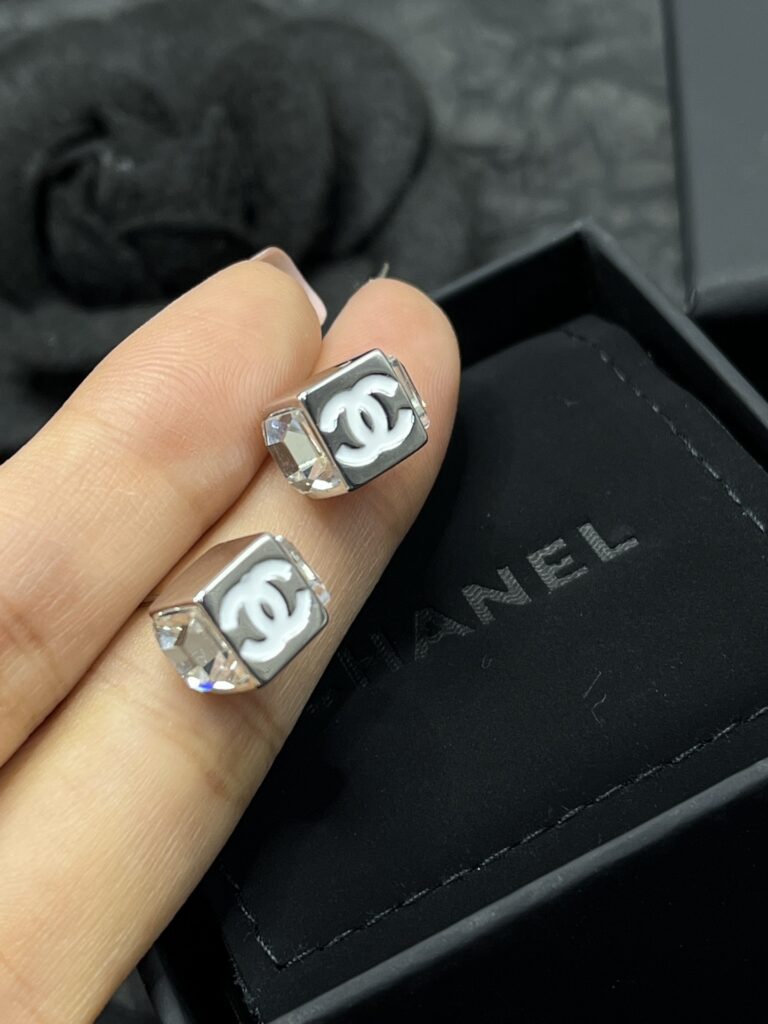 Designer Ring editorial product context 1