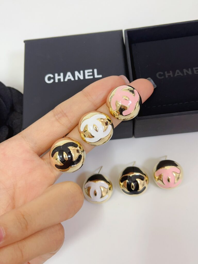 Designer Ring editorial product context 2