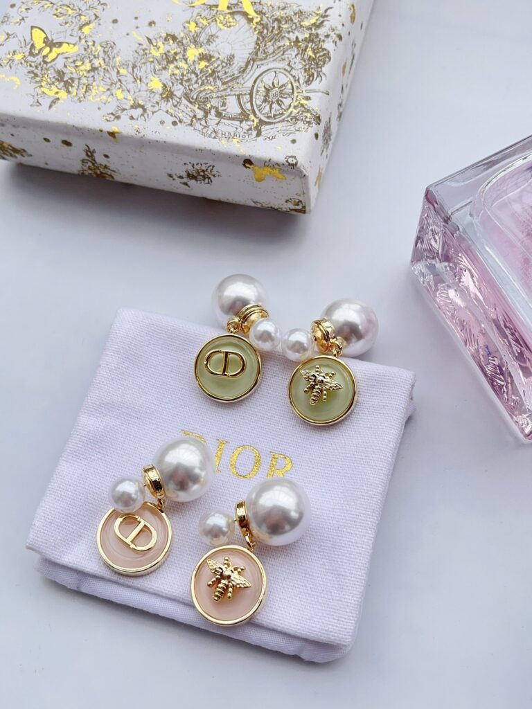 Designer Ring editorial product context 3