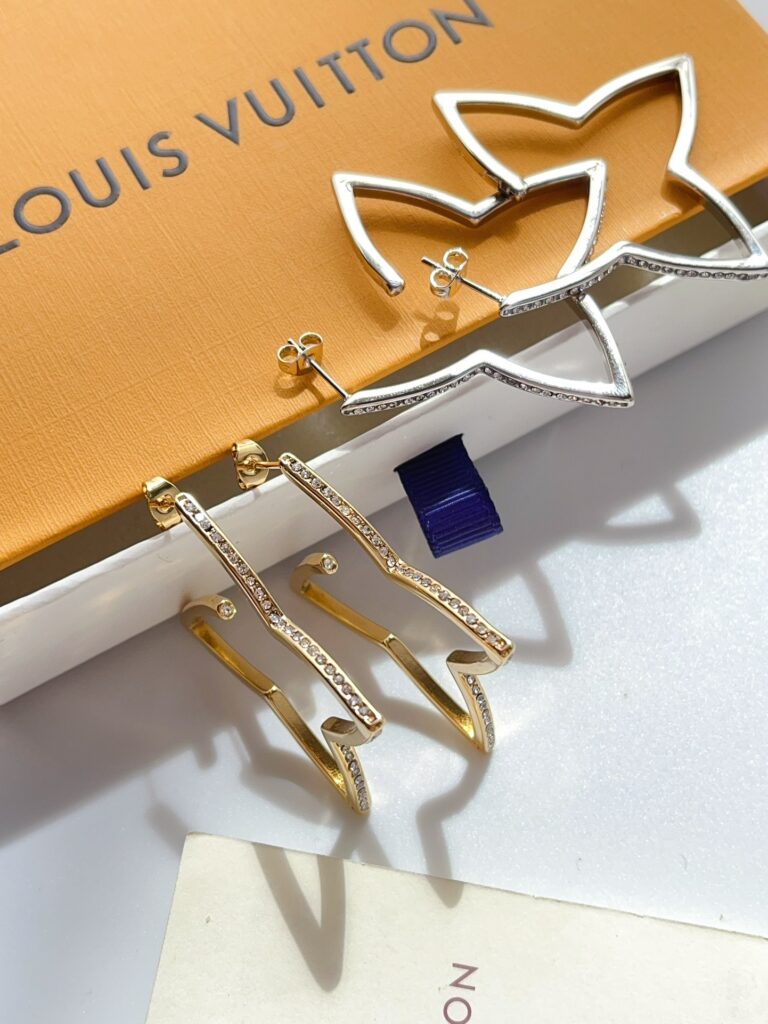 Designer Ring editorial product context 1